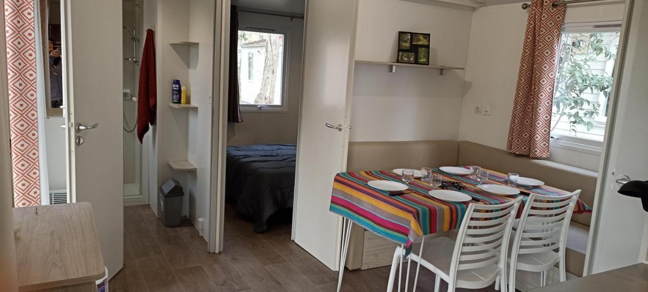Camping Paradis Bellerive Montfrin Exterior photo