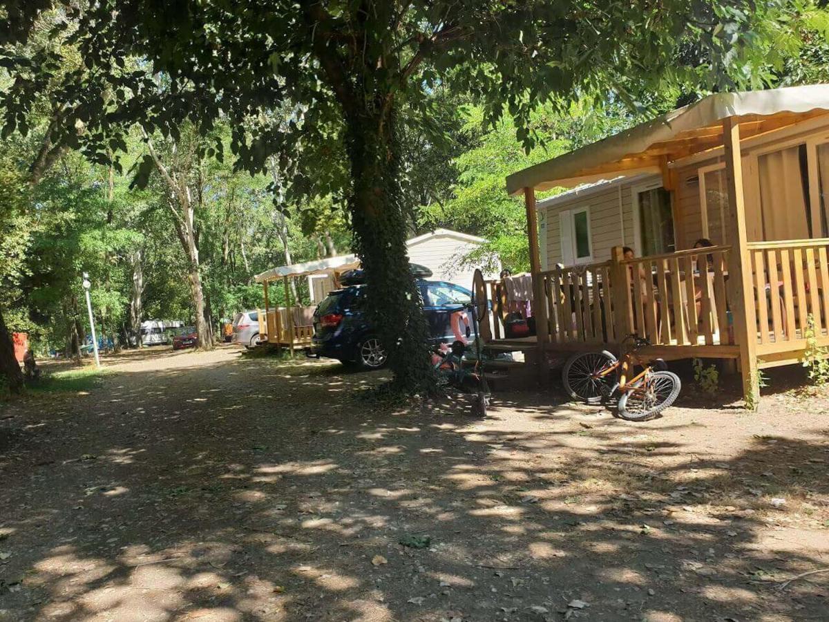 Camping Paradis Bellerive Montfrin Exterior photo