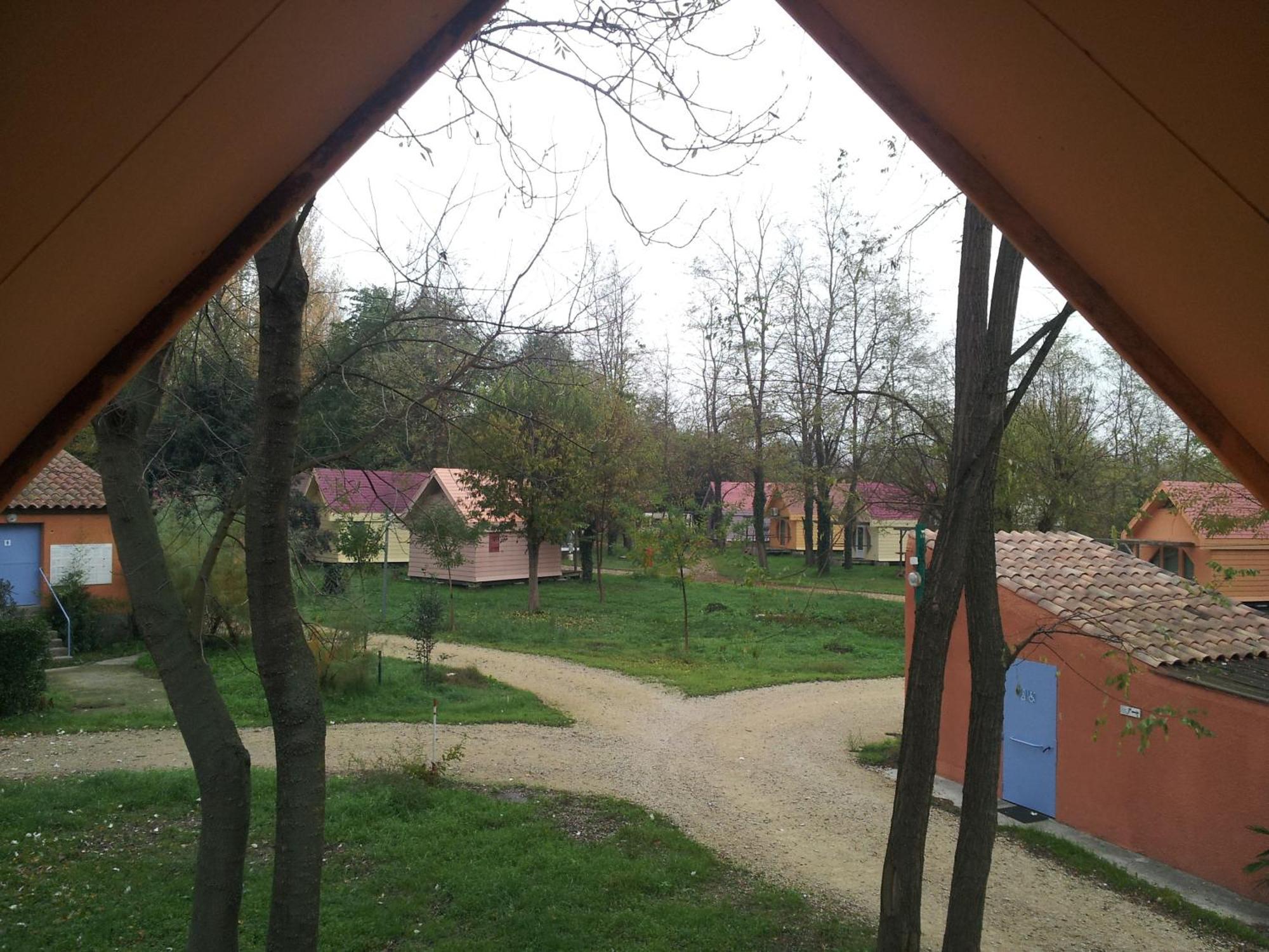 Camping Paradis Bellerive Montfrin Exterior photo